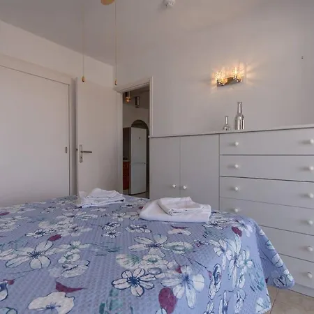 Santa Maria 127 - One Bed *